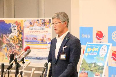 写真:市長が冒頭の挨拶をしています。