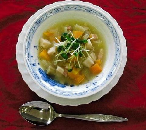 写真:塩こうじを使った根菜のミネストローネ