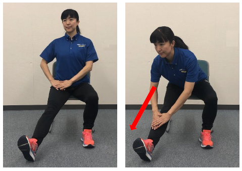 写真:もも裏のストレッチをする女性