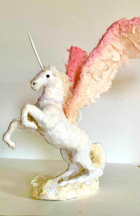 写真:和紙で作られた天馬