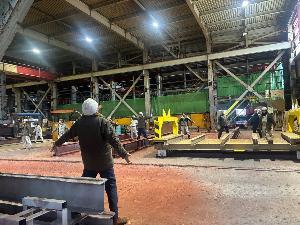 写真:社員全員が参加し、工場の中でラジオ体操をしている様子