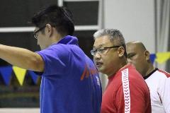 写真:インドネシアの指導者2人が熱心に話を聞いています