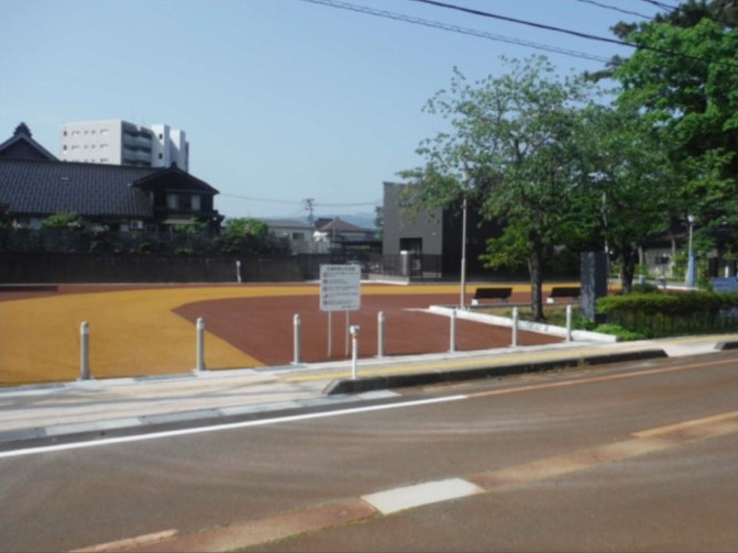 ふるさと人物館跡地の広場