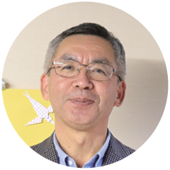 写真:いけだつかふみさん。眼鏡をかけた男性です。
