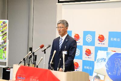 写真：市長が冒頭の挨拶をしています。