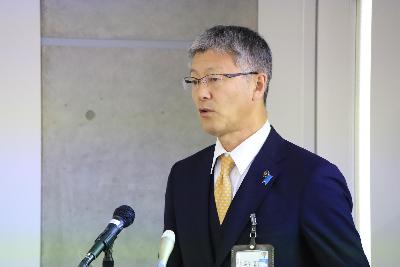 写真：市長が冒頭の挨拶を行っています。