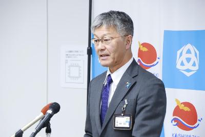 写真：市長が冒頭の挨拶を行っています。