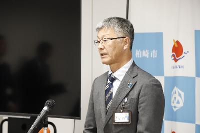 写真：市長が冒頭の挨拶をしています。
