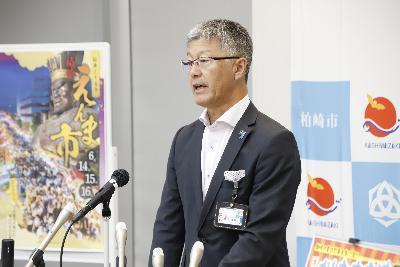 写真：市長が冒頭の挨拶をしています。