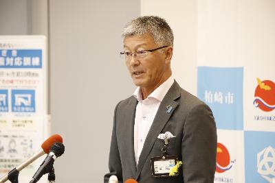 写真：市長が冒頭の挨拶をしています。
