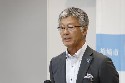 写真：市長が冒頭の挨拶をしています。