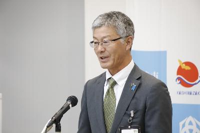 写真：市長が冒頭の挨拶をしています。