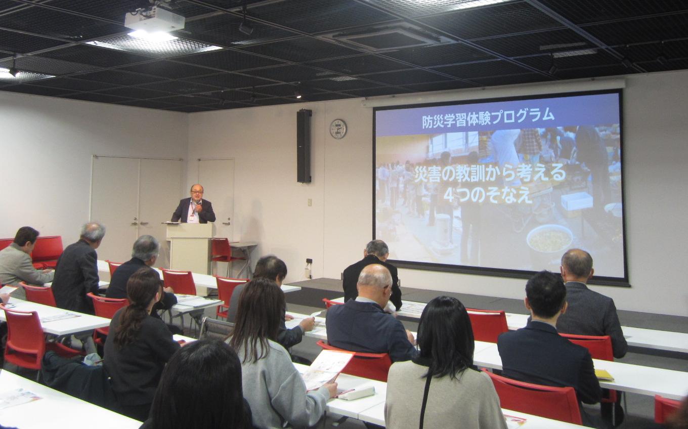 写真：長岡市に視察研修で説明を受けるコミュニティ職員