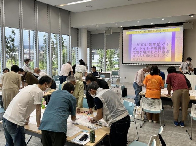 写真：講習を受ける防災士養成講座の受講者