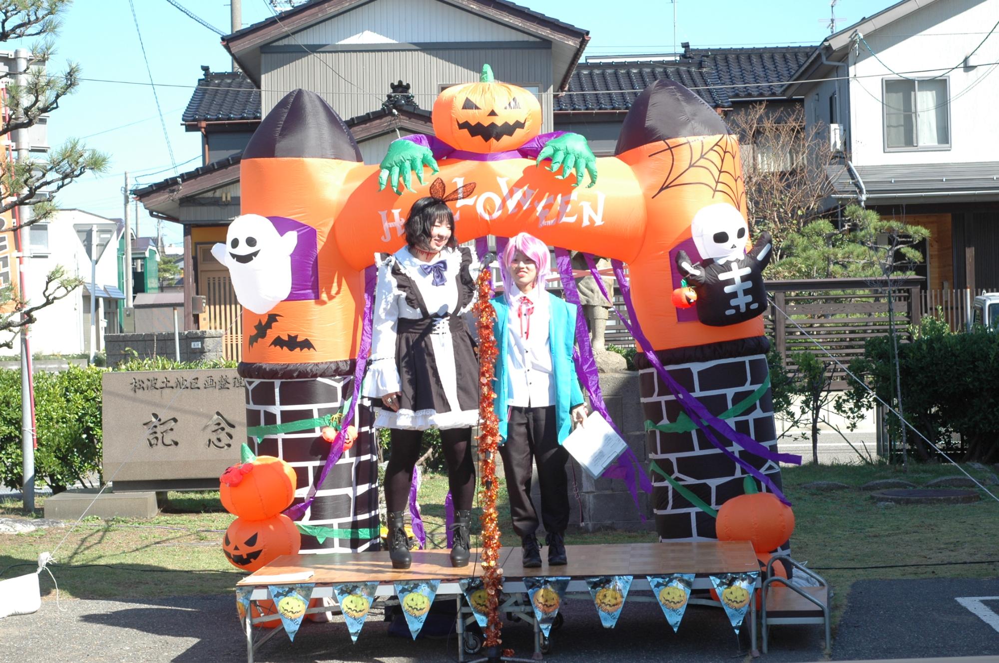 仮装コンテストでPR