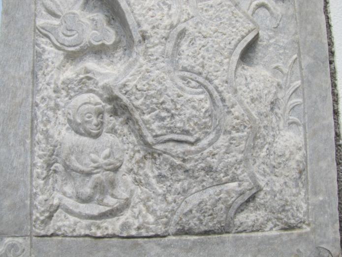 三座門の石猿の写真