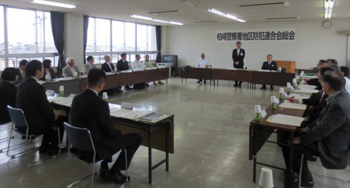 防犯関係者の前で市長があいさつしている様子の写真