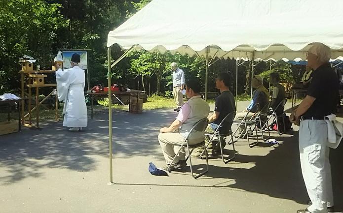 八石山の山開きの様子の写真