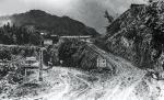 1971年鯖石川ダム工事現場の風景のモノクロ写真