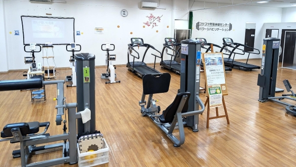 写真：コツコツ貯筋体操センター会場に設置されたトレーニング機器