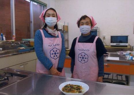 枇杷島地区で活躍する食生活改善推進員が2人並んだ写真
