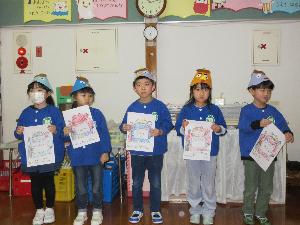 写真：自分の心の中にいる追い出したい鬼を、紙に書いて発表しているぞう組の子どもたち