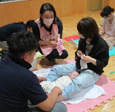 （イメージ）子育てキラキラ講座「仕上げ磨きのポイント」