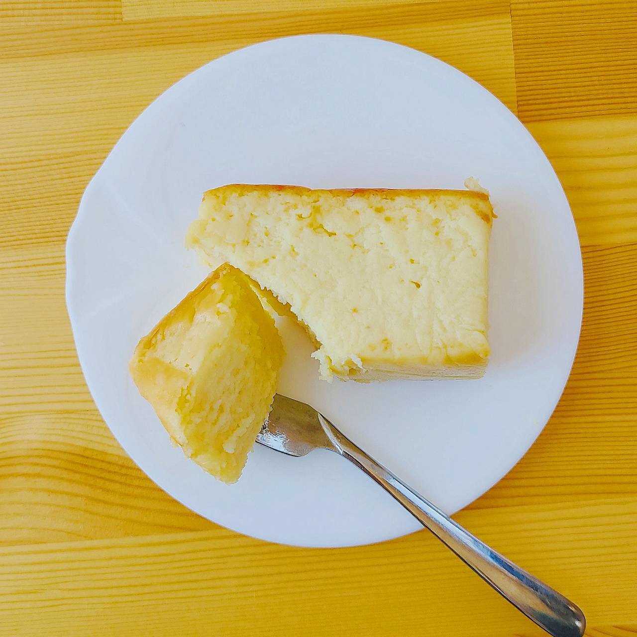 写真：さつまいもが使用されたチーズケーキ