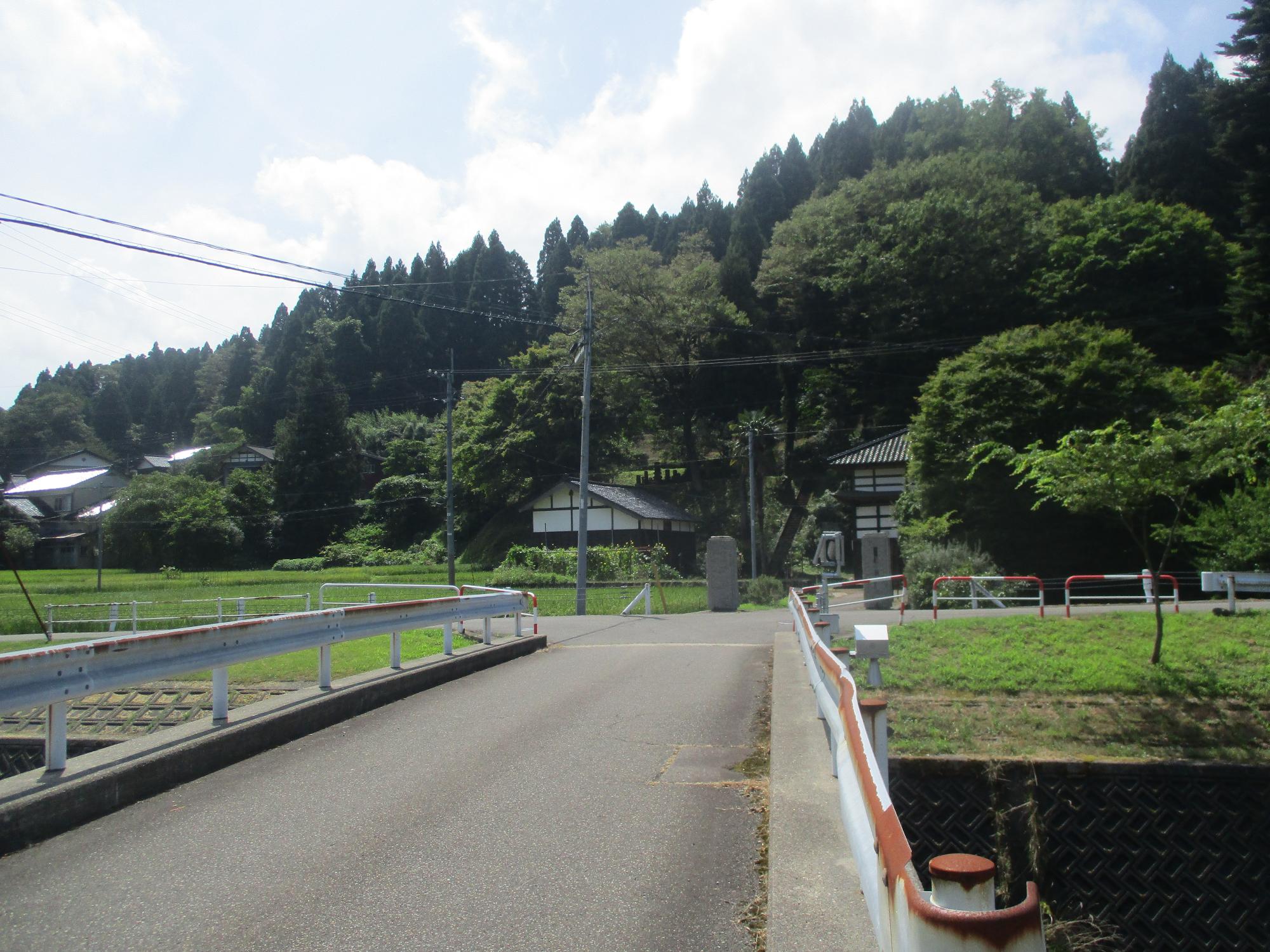 谷根地内の橋