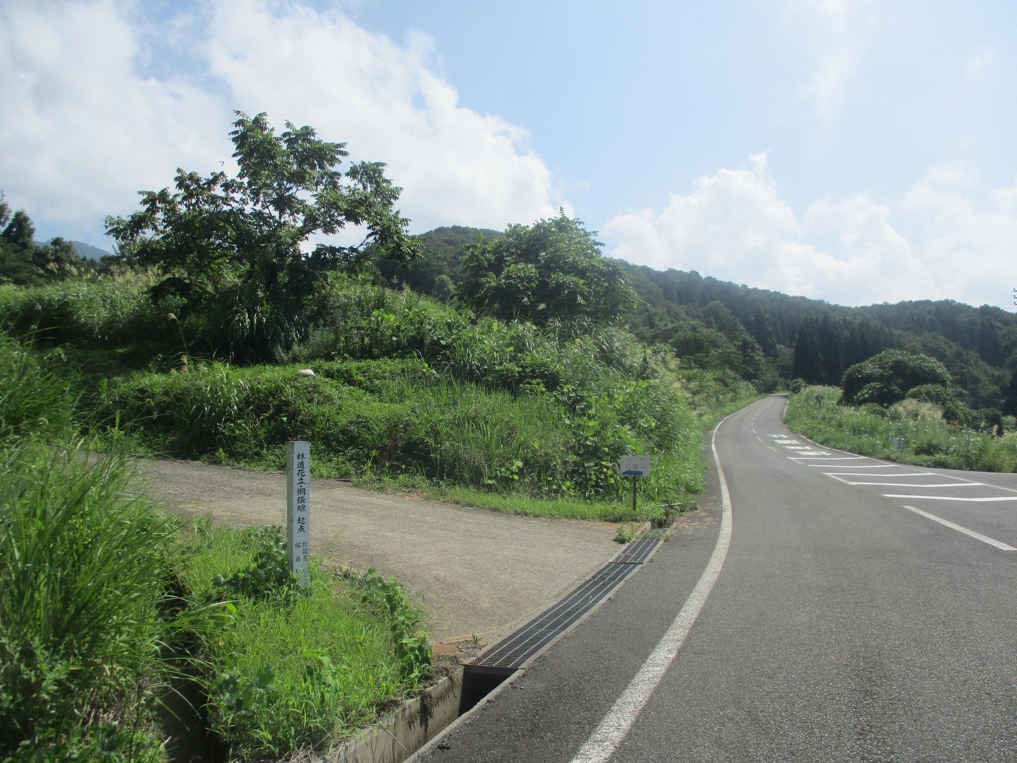 林道花立・網張線に入る手前の丁字路