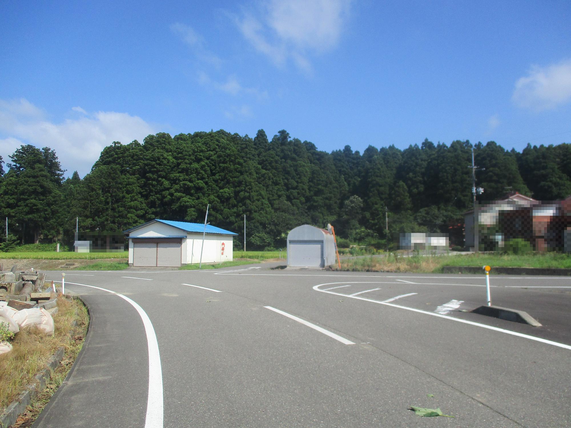 登山口へ向かう途中の四叉路