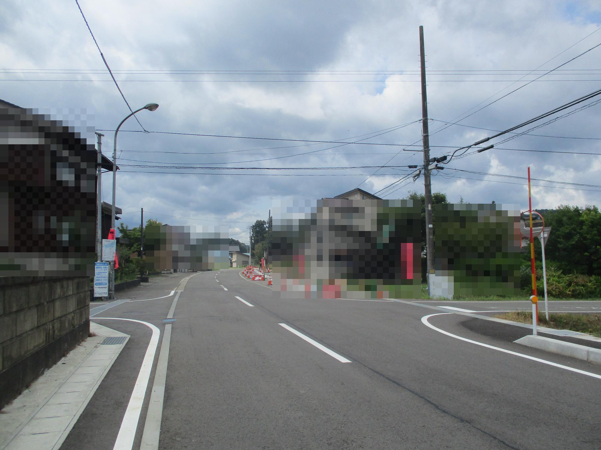 登山口に向かう途中の交差点