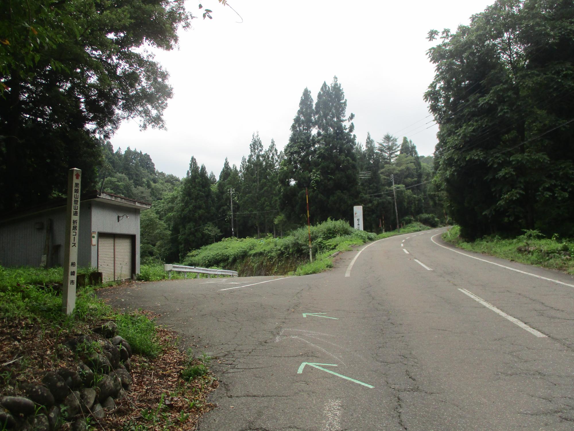 登山着へ向かう途中の道路