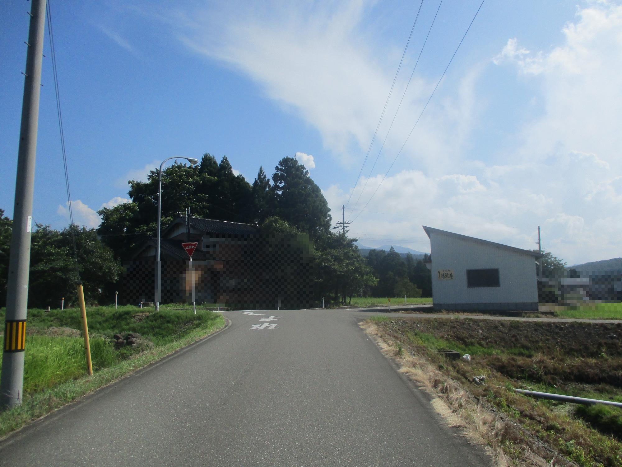 登山口へ向かう途中の道路