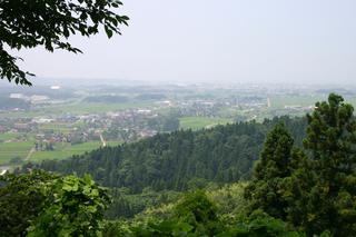 山城から日本海や米山が眺望できる本丸跡の写真
