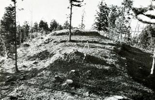 弥生時代、吉井の低い丘陵に作られた行塚古墳（2号墳）の写真