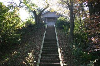 金倉神社の上の金倉さんまでの長い一直線の階段の写真
