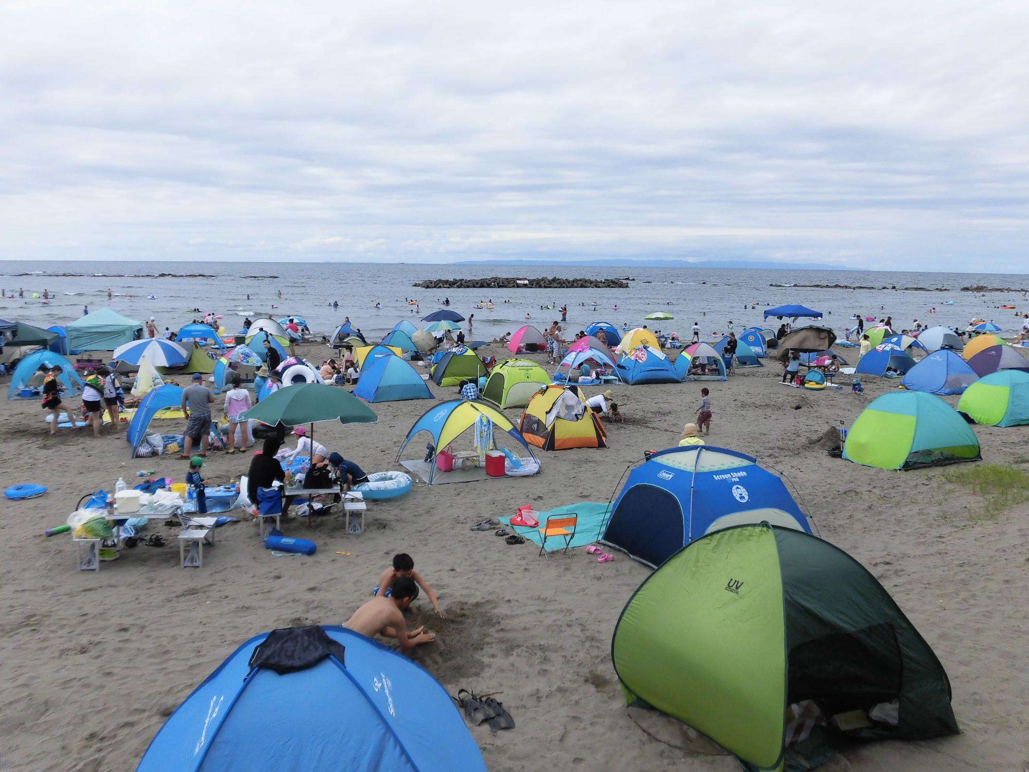 石地海水浴場の様子