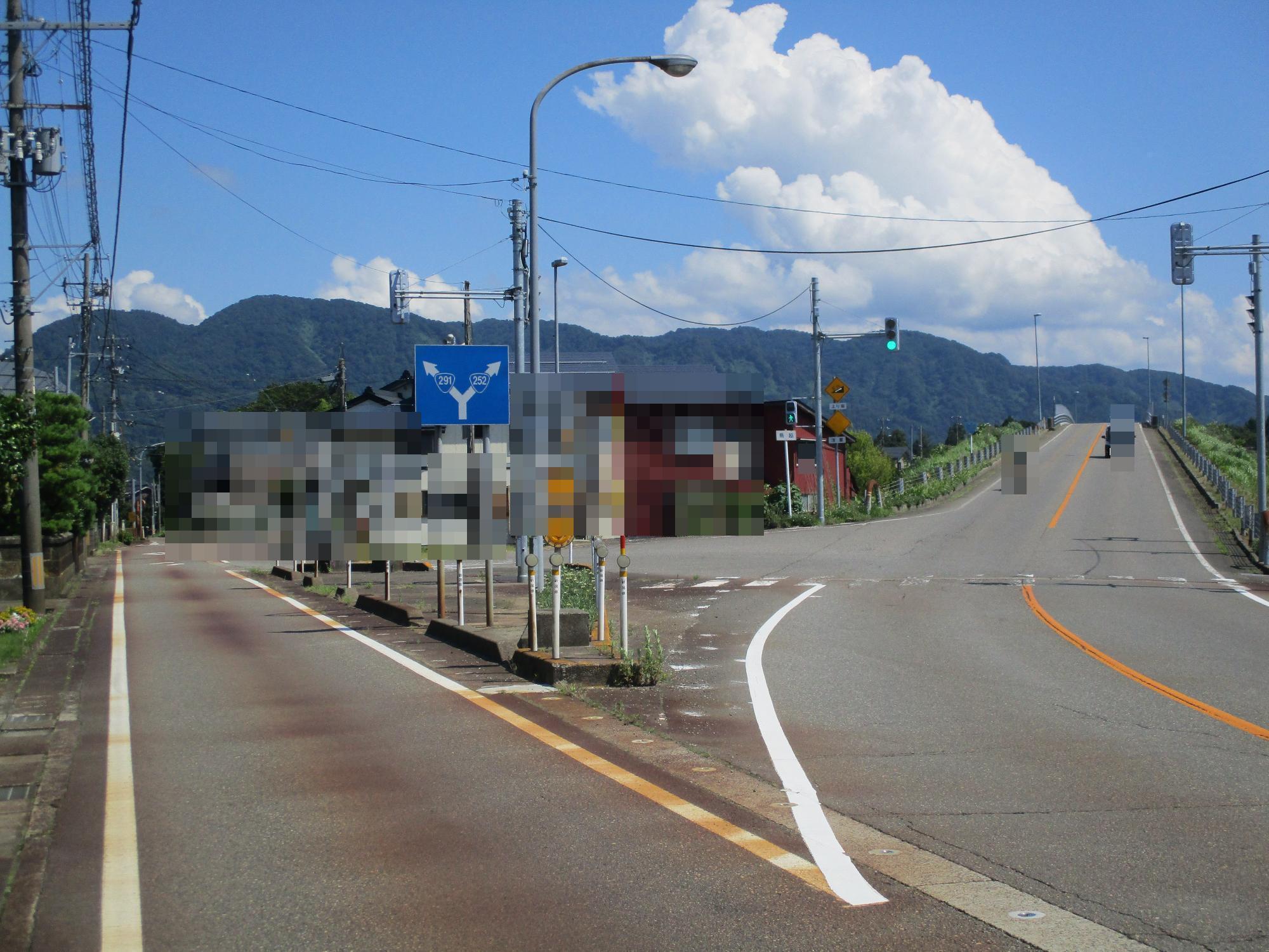 安田駅前を過ぎた後の三叉路