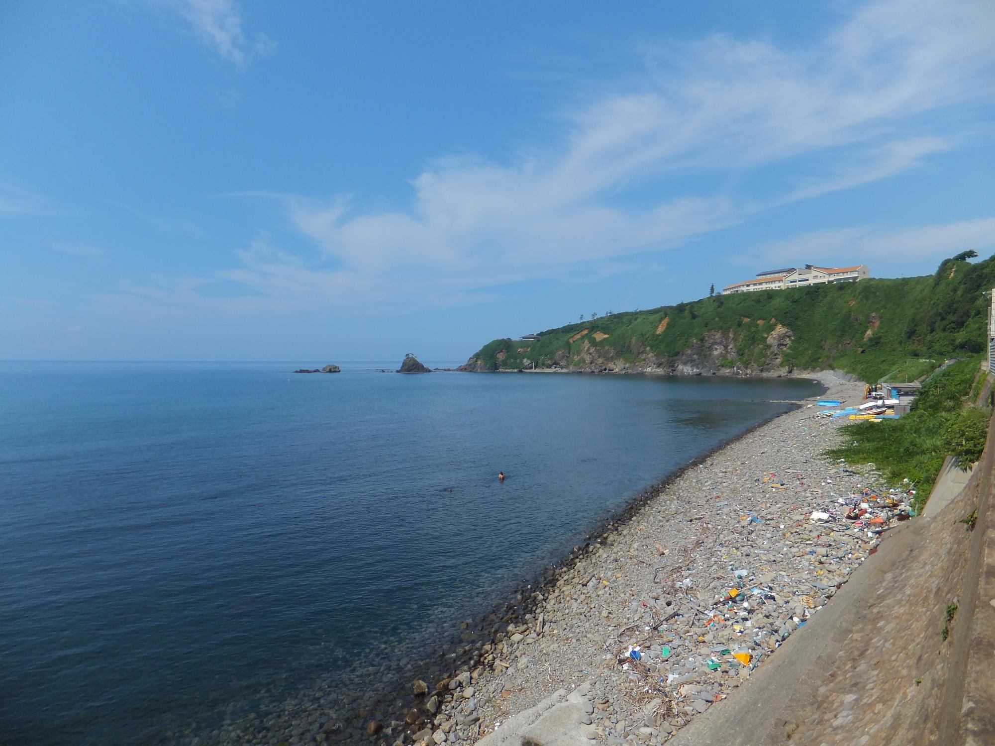 鷗が鼻から見た青海川海水浴場全景