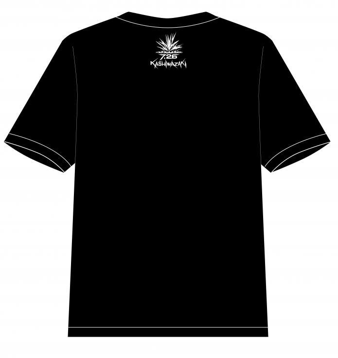 黒いTシャツの背面襟元に、花火をモチーフにしたロゴマークがプリントされているイラスト