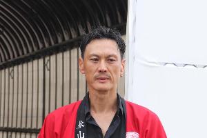 生産者の重野貴明さん顔アップです。