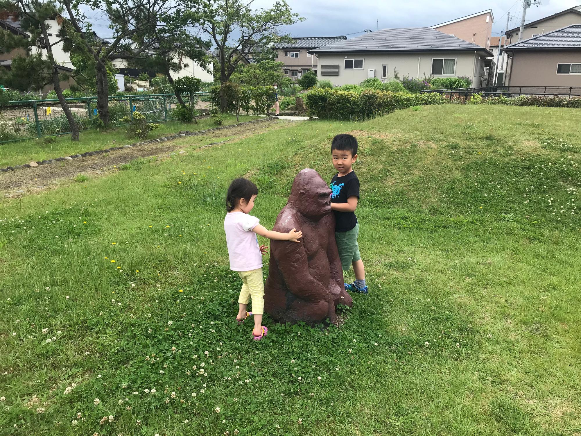 アニマル彫刻