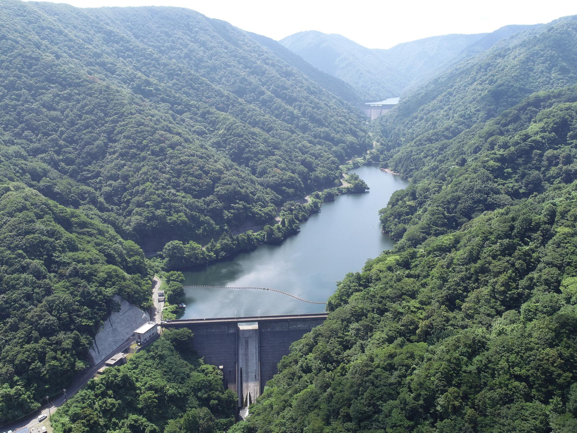 谷根ダムと赤岩ダムの様子です