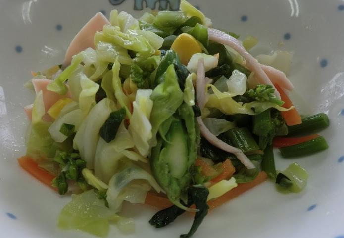 「春野菜のサラダ」の写真