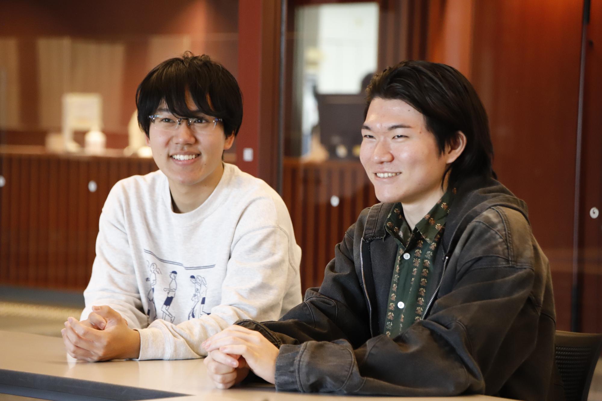 写真：アルフォーレの市民ラウンジでインタビューに答えてくれた増田さんと渡邊さん