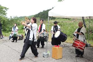写真：和太鼓で大会を盛り上げている様子です