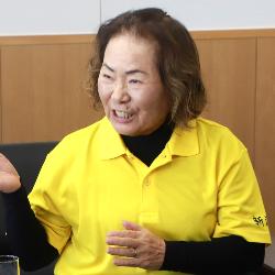 写真：意気込みを語る霜田選手