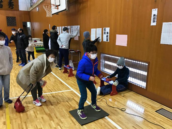 元朝体操会での体力測定会の様子