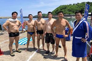 写真：昭和暴泳連合なめんなよのメンバーです
